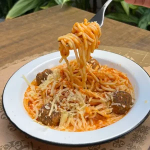 espaguete-com-almondegas (1)